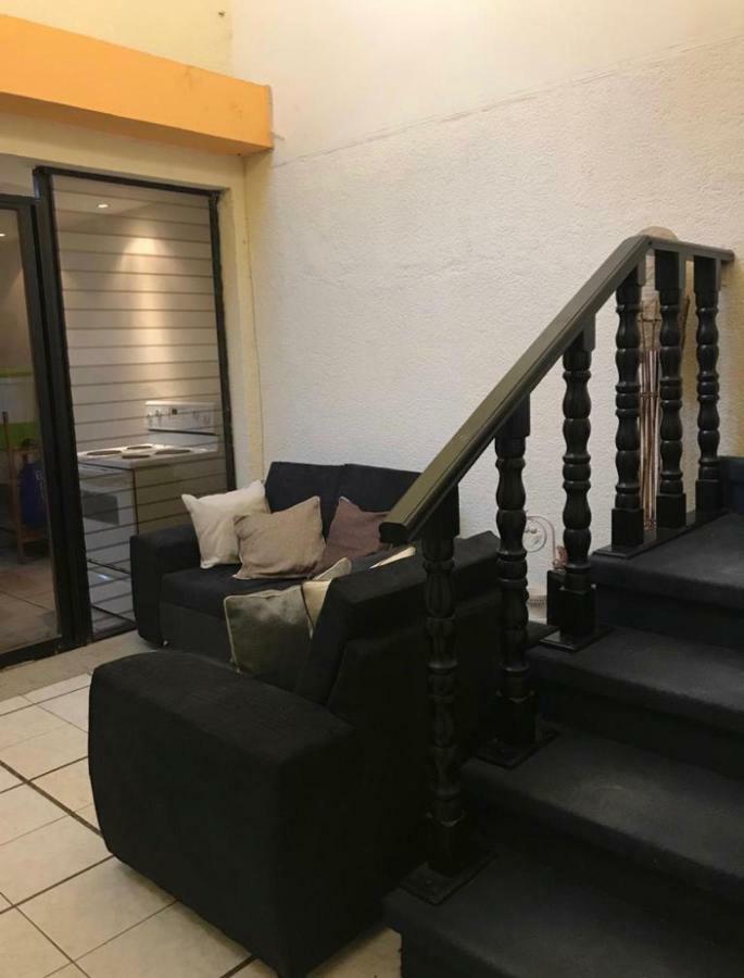 ホテル Casa Irma グアテマラシティ エクステリア 写真